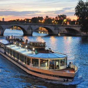 Cruzeiro com Jantar no Rio Sena em Paris